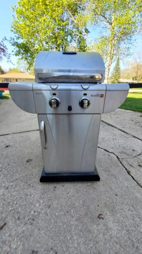 a grill sitting on the ground on a sidewalk at Fully Furnished 2 Bed / 1 Bath - Downtown Appleton in Appleton