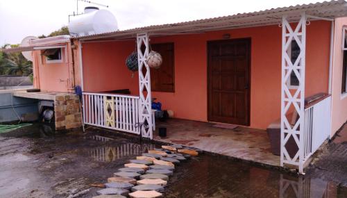 Charming studio with sea-view terrace in Souillac - 22 m².