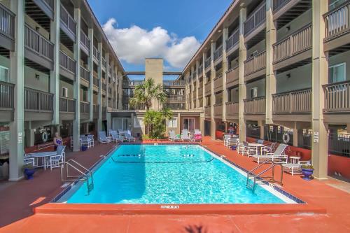 Πισίνα στο ή κοντά στο Fernandina Beach Condo with Pool and Beach Access!