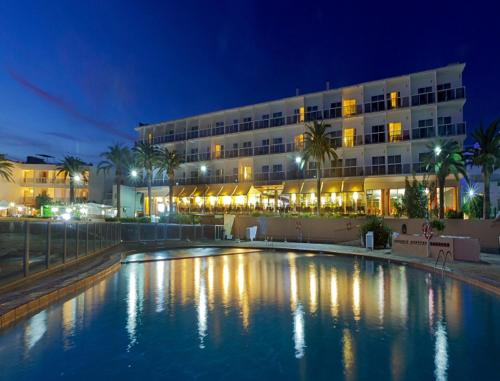 Der Swimmingpool an oder in der Nähe von Hotel Simbad Ibiza