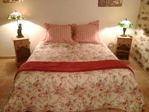 Ένα ή περισσότερα κρεβάτια σε δωμάτιο στο Maison de 3 chambres avec terrasse amenagee et wifi a Saint Georges sur Baulche