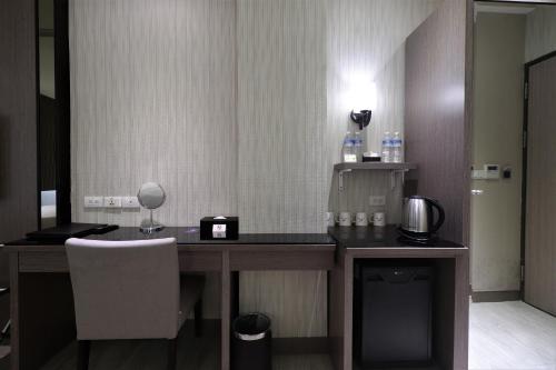 a hotel room with a desk and a chair at J-HOTEL in Kaohsiung