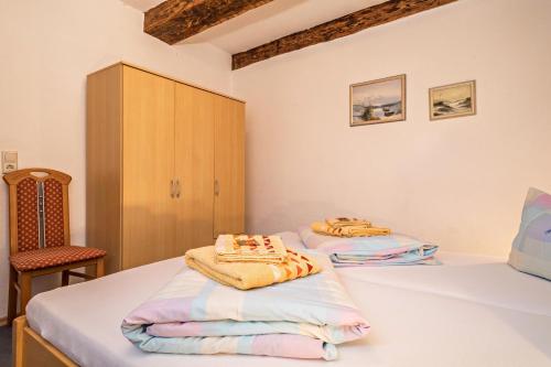 Postel nebo postele na pokoji v ubytování Ferienwohnung Nr 3