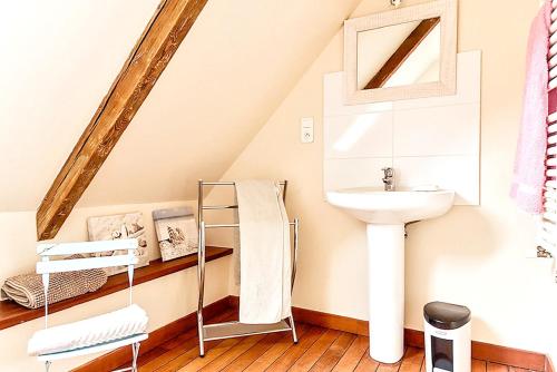 a bathroom with a sink and a mirror at Maison confortable à Plehedel avec cheminée in Pléhédel
