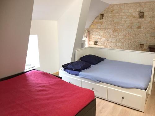 Villa de 6 chambres avec piscine privee jardin clos et wifi a Le Locheur tesisinde bir odada yatak veya yataklar