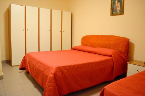 Letto o letti in una camera di One bedroom appartement with terrace and wifi at Reggio Calabria 2 km away from the beach