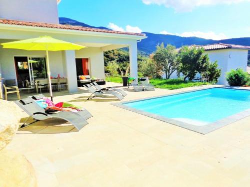 Bazen u objektu Villa de 4 chambres a Farinole a 900 m de la plage avec piscine privee jardin amenage et wifi ili u blizini
