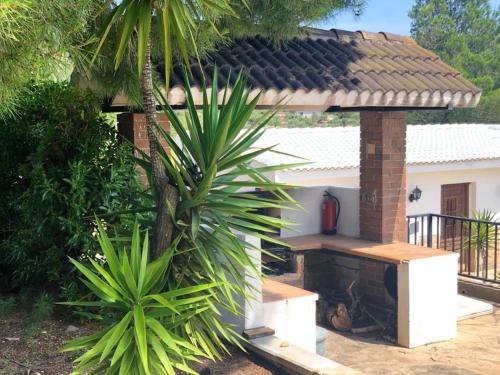a backyard with a gazebo and a palm tree at Charming villa near Tortosa with private pool in Tortosa
