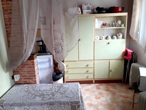 Η κουζίνα ή μικρή κουζίνα στο Studio chaleureux à Bagnères-de-Luchon 30 m² avec vue