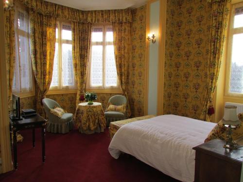 Кровать или кровати в номере Chateau Lezat - Chambres d'Hotes et Table d'Hotes