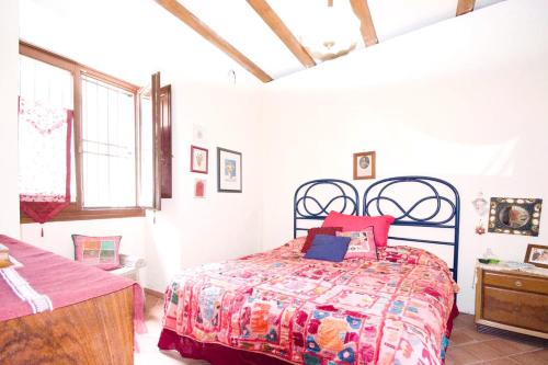 Una cama o camas en una habitación de 3 bedrooms house with city view furnished terrace and wifi at Taormina 4 km away from the beach