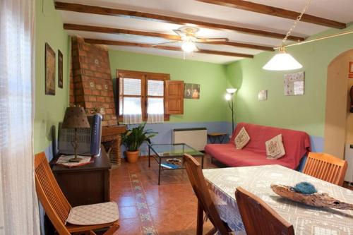 Photo de la galerie de l'établissement 4 bedrooms house with terrace and wifi at Robledillo de Gata, à Robledillo de Gata