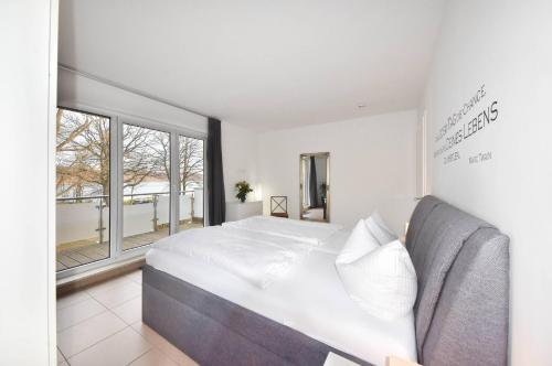 Un pat sau paturi într-o cameră la Villa Kaja Wohnung Achterland