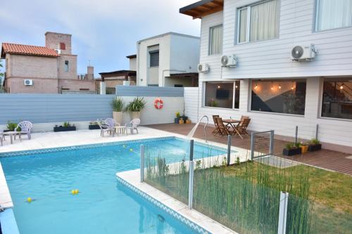 a swimming pool in the backyard of a house at Alamo Hotel in Villa Carlos Paz