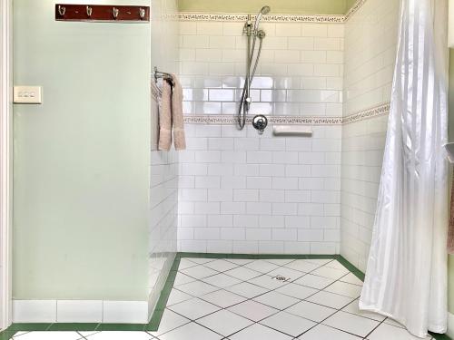 Salle de bains dans l'établissement Orana House