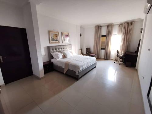 Ένα ή περισσότερα κρεβάτια σε δωμάτιο στο Residence Galaxy Togo