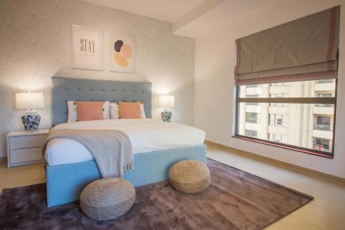 En eller flere senge i et værelse på Premium 3BR! Partial Sea-View - Amwaj