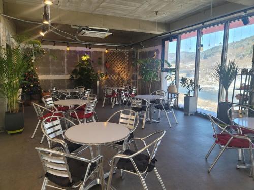Restoran atau tempat lain untuk makan di Tomato Pension