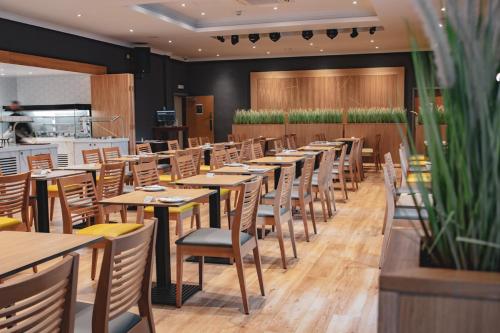 A restaurant or other place to eat at The Angus Hotel & Spa 