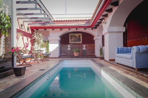 a swimming pool in the middle of a house at Casa Eva Hotel Boutique & Spa in Cholula