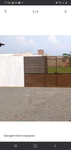 a picture of a fence in front of a building at Quarto Suíte independente da casa com garagem in Carolina