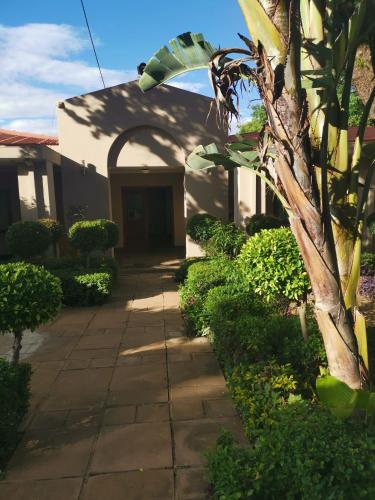 Jardín al aire libre en 180 On Anderson Guest House