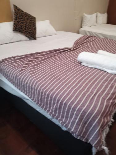 Cama o camas de una habitación en 180 On Anderson Guest House