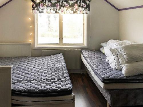 a bedroom with two beds and a window at Tranquil Retreat in Halsingland-By Traum in Kårböle