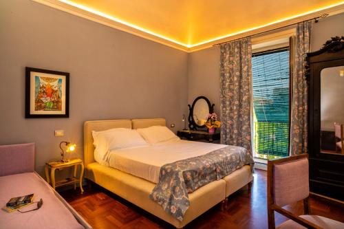 a bedroom with a bed and a window at B&B Villa Maria in Giarre