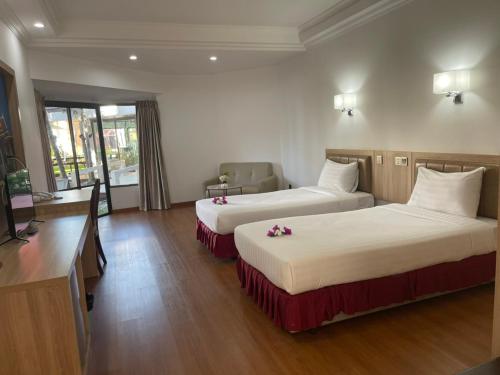 Кровать или кровати в номере Palmeraiebeach Resort Rayong ปาล์มมาลี บีช รีสอร์ท ระยอง 罗勇棕榈树海滩酒店
