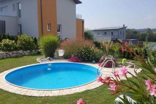 a swimming pool in the yard of a house at Villa Casa sol-rural residence near Linz in Katsdorf