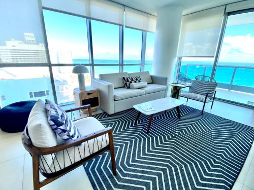 Zona de estar de Monte Carlo by Miami Ambassadors