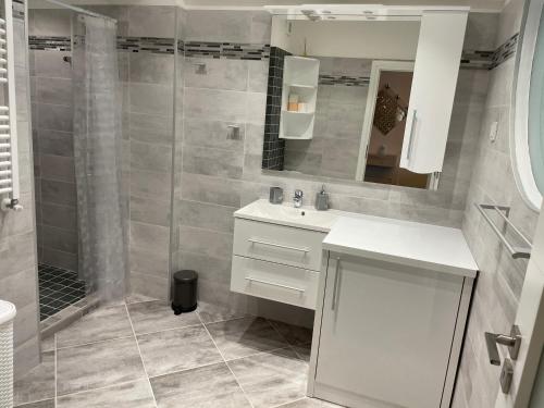 Ένα μπάνιο στο Fancy Westpark 2 Residence Lakeview W7