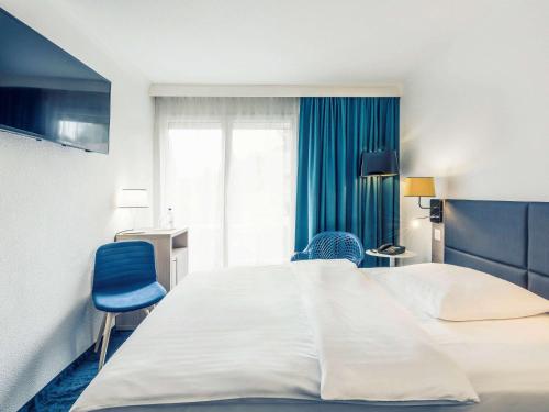 Postel nebo postele na pokoji v ubytování Mercure Lenzburg Krone