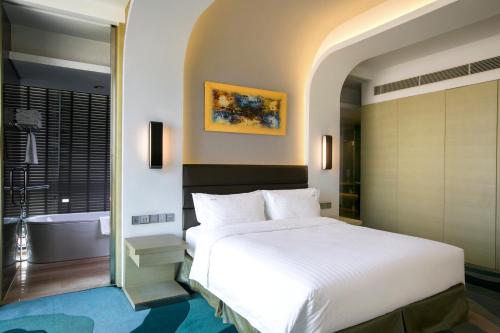 Postel nebo postele na pokoji v ubytování Holiday Inn Shanghai Songjiang by IHG - Miaoqian Street
