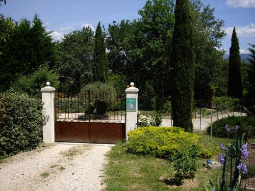 Un jardín fuera de La bastide de Mauragne - Gîte les Iris