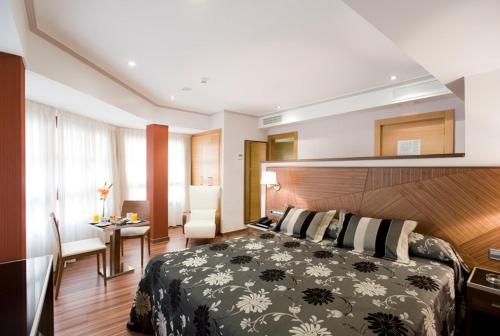Postel nebo postele na pokoji v ubytování Hotel El Churra