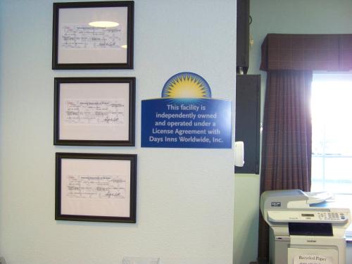 Gambar di galeri bagi Days Inn & Suites by Wyndham Columbus NE di Columbus