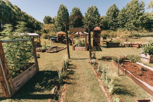 a garden with a greenhouse and a gazebo at Cabañas en el Bosque a 5 minutos del mar - Estancia CH in Punta del Este