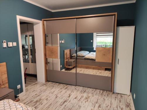 Posteľ alebo postele v izbe v ubytovaní Apartament u Hippków