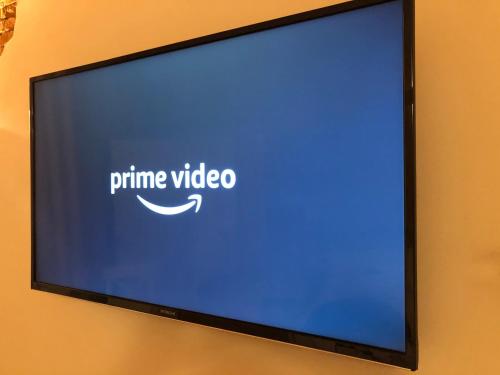a television screen with the name of prime video on it at Casa Martimbola Self Check-in in Arezzo
