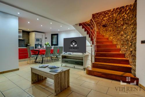  Casa Pairal Candia -  Room  picture :    Tea/Coffee maker    Shower    Bath                            