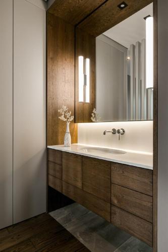 a bathroom with a sink and a large mirror at Classy Studio in Chicago, a Luxurious Condo in Kyiv