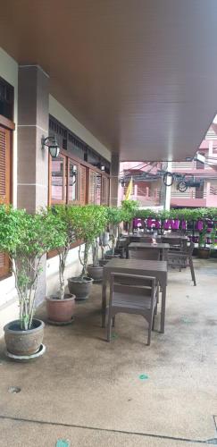 Un restaurant u otro lugar para comer en Sunview Place