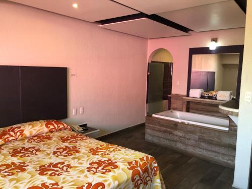Postel nebo postele na pokoji v ubytování Hotel & Villas 7