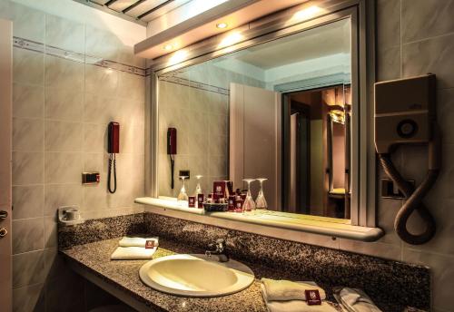 Hotel Grazia Deleddaにあるバスルーム