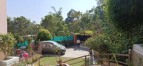 a car parked in a driveway in a yard at SAI´S GRACE in Kalimpong
