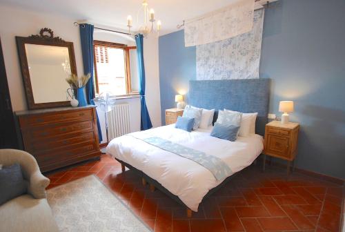 Giường trong phòng chung tại Chianti, Toscane: villa avec vue