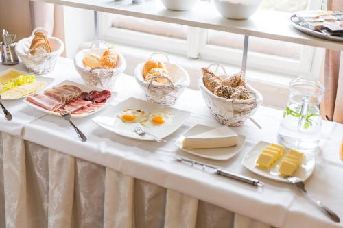 a buffet of breakfast foods on a table at Penzion Vila Julie in Jilemnice