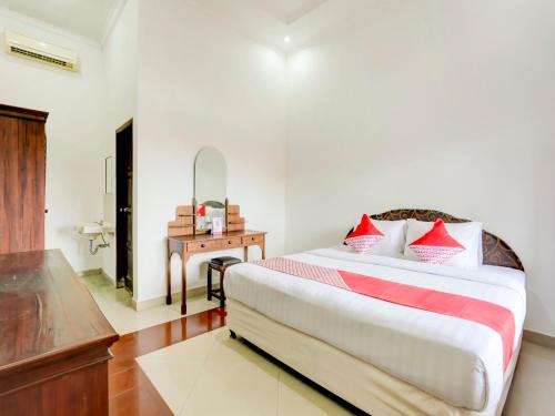 Ένα ή περισσότερα κρεβάτια σε δωμάτιο στο SUPER OYO 3261 Hotel Ratu